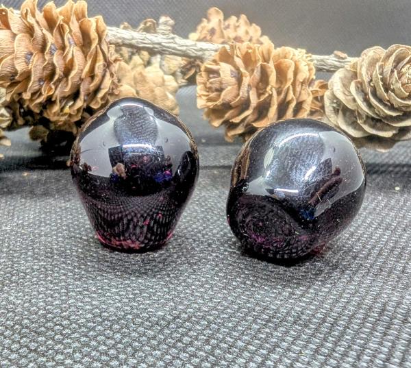 Spielstein Hnefatafl dunkles Amethyst